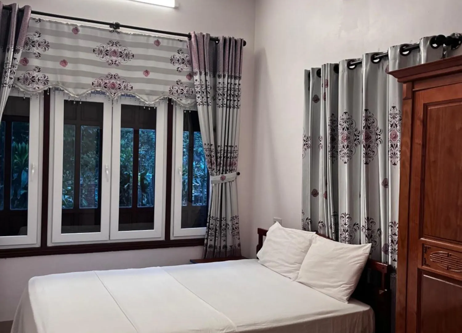 Lakeside Homestay هوي ان 0*,