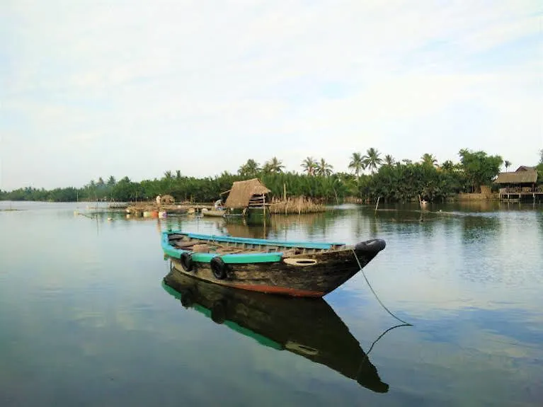 Lakeside Homestay هوي ان 0*,